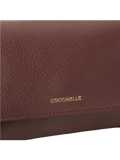 BORSA A TRACOLLA IN PELLE MARTELLATA CON PATTINA DONNA MARRONE