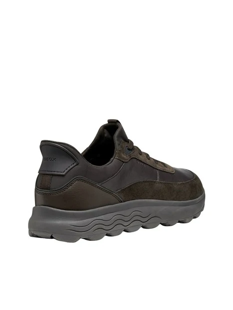SNEAKERS BASSE CON INSERTI SCAMOSCIATI E SUOLA SAGOMATA UOMO MARRONE
