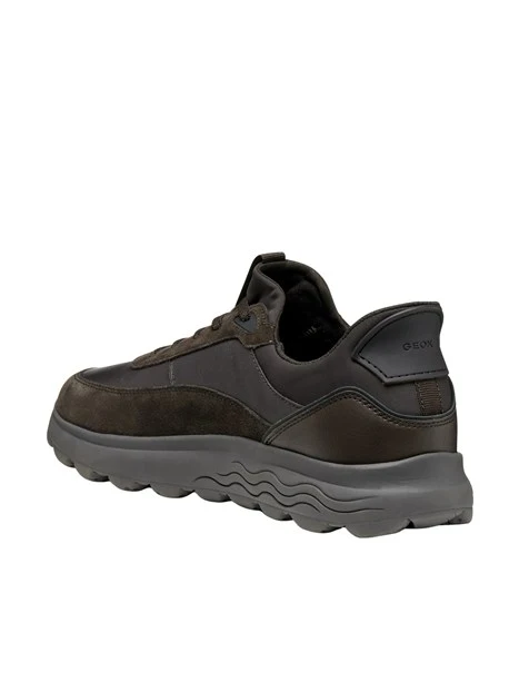 SNEAKERS BASSE CON INSERTI SCAMOSCIATI E SUOLA SAGOMATA UOMO MARRONE