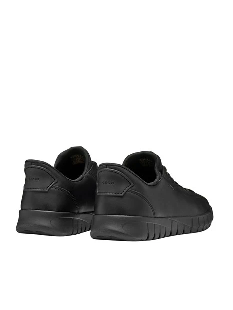 SNEAKERS BASSE CON SUOLA FLESSIBILE SAGOMATA UOMO NERO