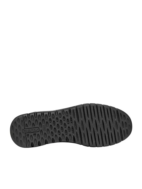 SNEAKERS BASSE CON SUOLA FLESSIBILE SAGOMATA UOMO NERO