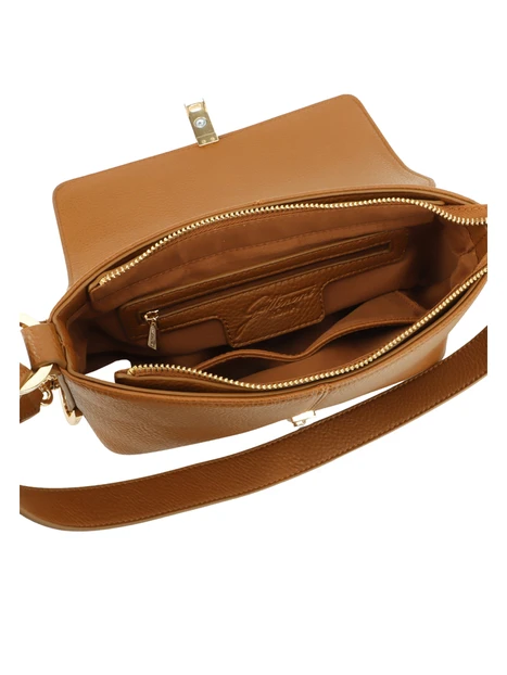 BORSA A SPALLA CON PATTA E FINITURA MARTELLATA DONNA MARRONE