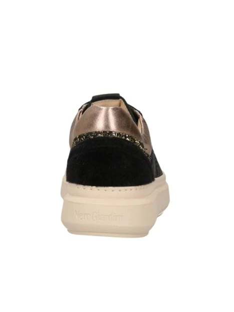 SNEAKERS PLATFORM CON DETTAGLI DORATI DONNA NERO