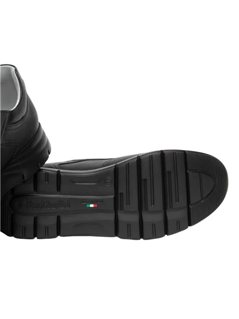 SNEAKERS BASSE CON ZIP E STRINGHE UOMO NERO