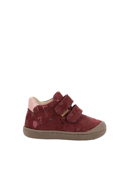 SNEAKERS BASSE IN CAMOSCIO CON CUORI E DOPPIO STRAP BAMBINA BORDEAUX
