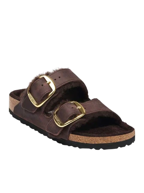 SANDALI BASSI IN PELLE OLIATA CON PELLICCIA DI AGNELLO E MAXI FIBBIE DONNA MARRONE