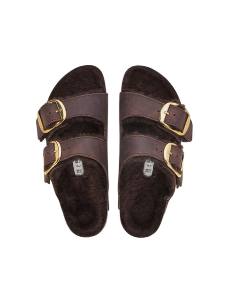 SANDALI BASSI IN PELLE OLIATA CON PELLICCIA DI AGNELLO E MAXI FIBBIE DONNA MARRONE