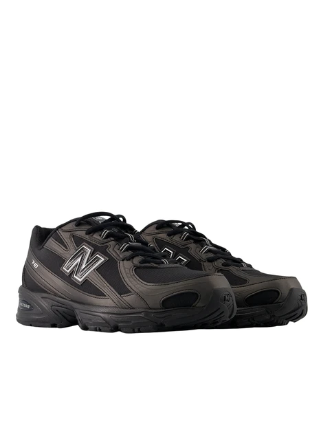 SNEAKERS BASSE CON PANNELLI SAGOMATI UOMO NERO