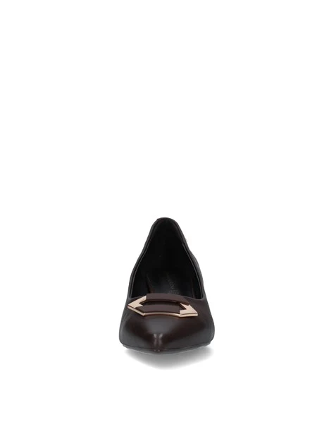 DÉCOLLETÉ IN PELLE CON FIBBIA DECORATIVA E TACCO 5 CM DONNA MARRONE