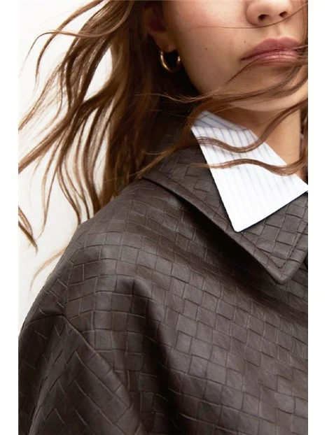 GIACCA CORTA STILE BOMBER CON EFFETTO INTRECCIATO DONNA MARRONE